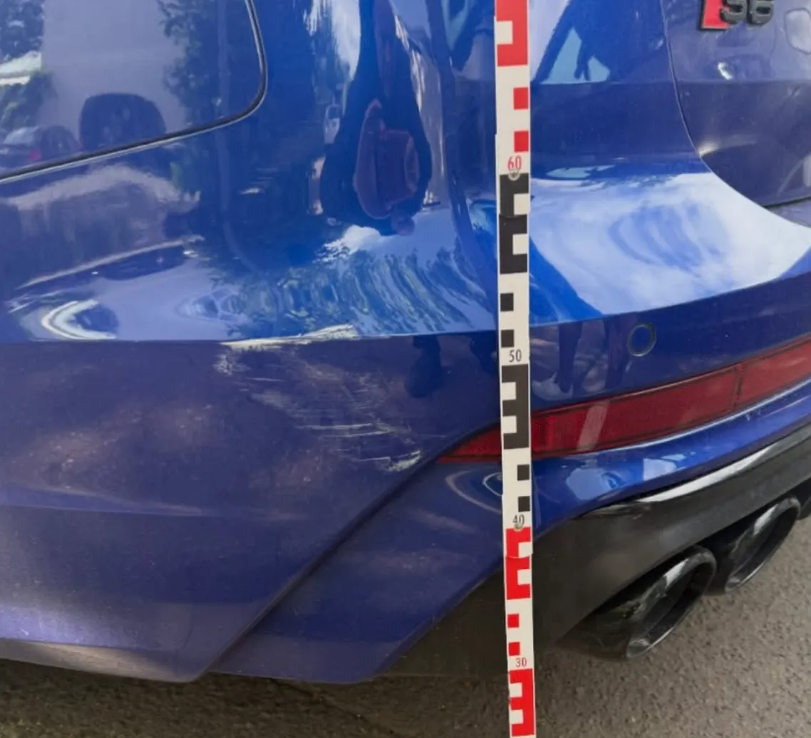 Professionelle Schadensvermessung am Fahrzeug durch CR Kfz-Sachverständige
